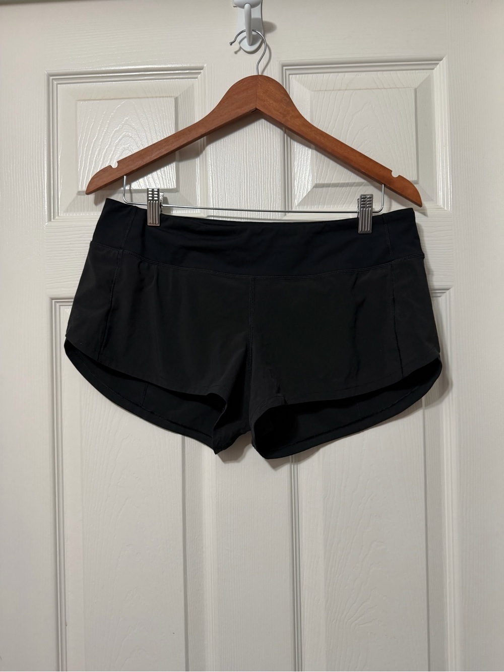 Lululemon athletica speed up short black size 8 euc